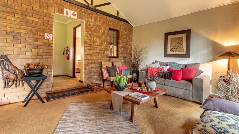 Ulwazi Rock Lodge - Cottage Lounge