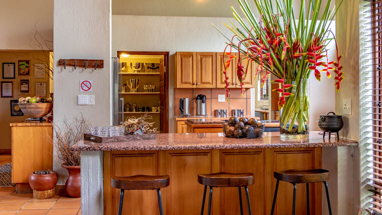 Ulwazi Rock Lodge - Kitchen